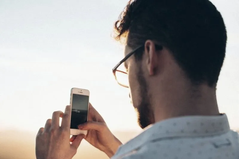 Jak zostać youtuberem na telefonie: nagraj pierwszy film bez drogiego sprzętu