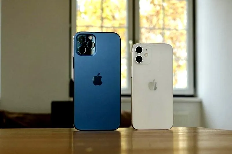 Różnice między iPhone